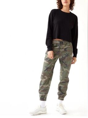 TNA Camo Jogger Pants - Green Camouflage